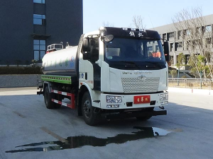 解放4.5轴距国六14.2方洒水车