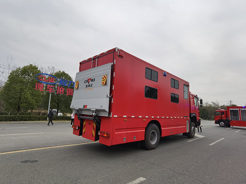运兵宿营车