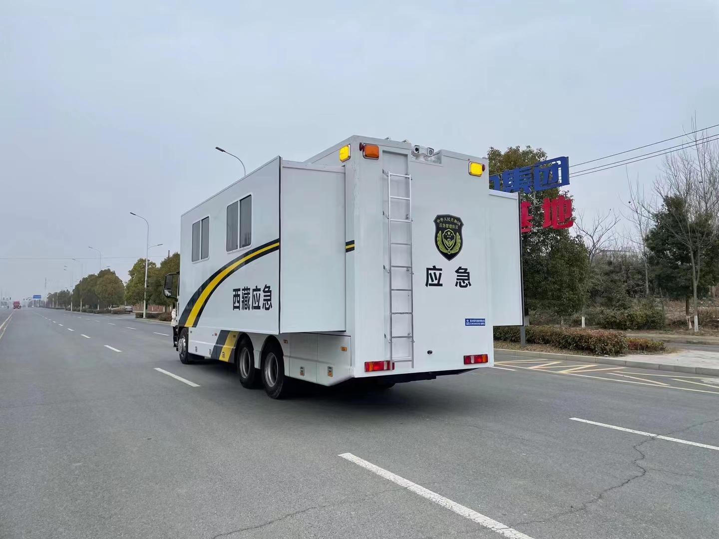 汕德卡指挥车