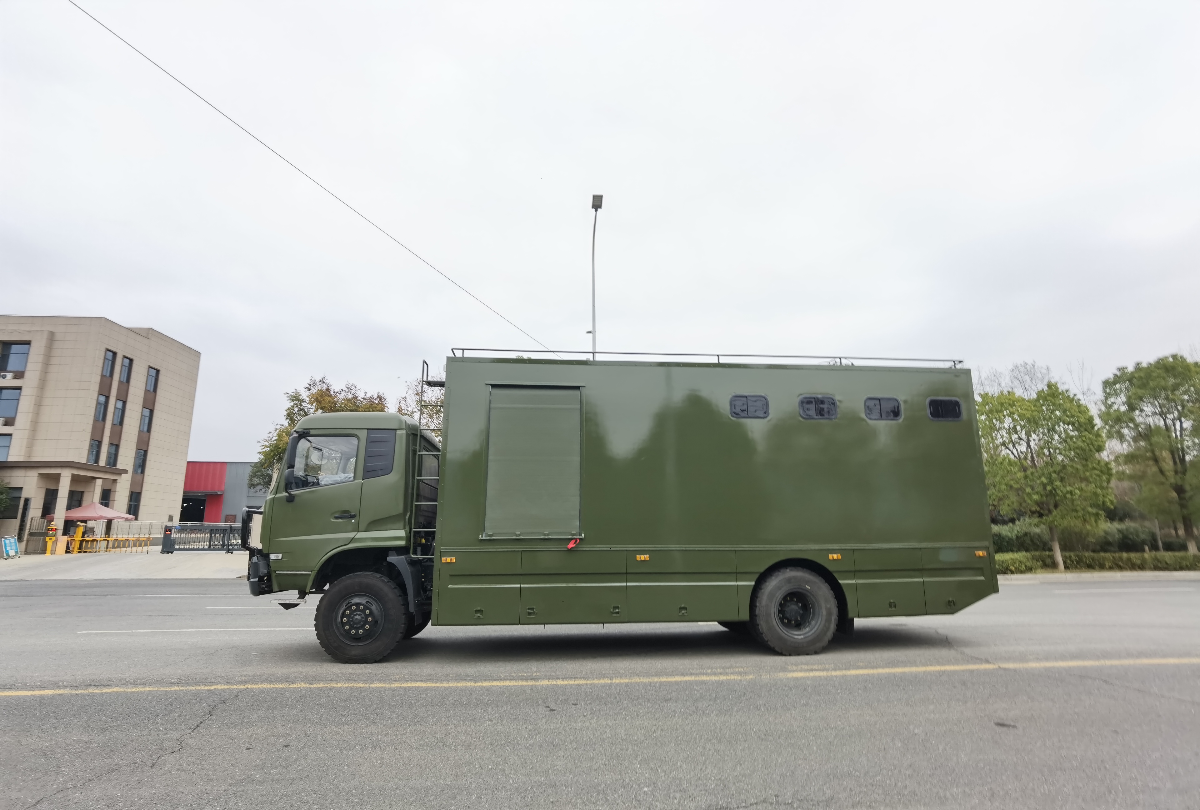 东风淋浴车