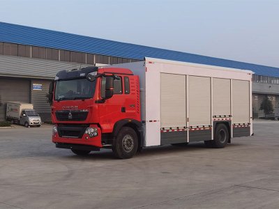 CLW5180XJS6型重汽豪沃净水车
