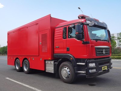 汕德卡多功能器材装备车